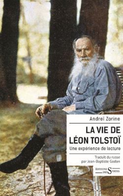 Couverture du livre avec Tolstoï assis 