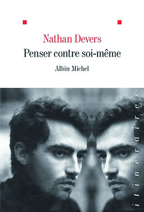 couverture du livre avec photo en noir et blanc de l'auteur en miroir