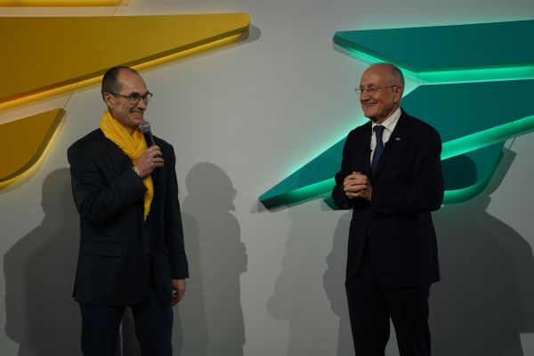 Laurent Le Guen, lauréat du prix et Philippe Wahl, Président du Groupe La Poste