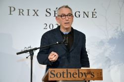 Photo de Martin Rueff faisant son discours de réception du prix Sévigné. Par David Raynal