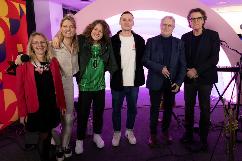 Photo de groupe Voix du Sud avec la chanteuse Faune