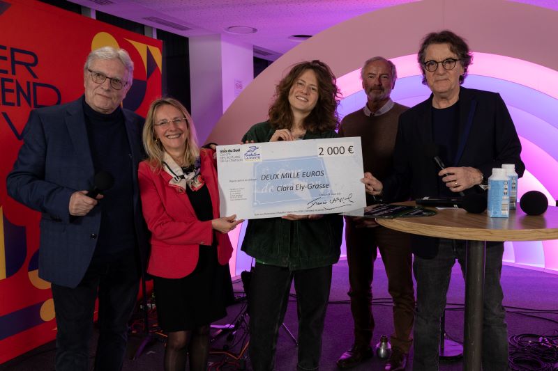 Photo de groupe avec la chanteuse lauréate Faune, Anne-Marie Jean et Francis Cabrel