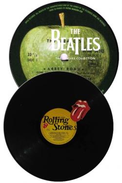 Deux vinyles des Beatles et des Stones