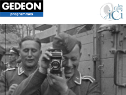 Photoen noir et blanc d'un soldat allemand tenant un appareil photo