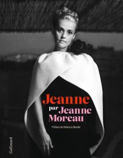Photo en noir et blanc de Jeanne Moreau jeune, de face