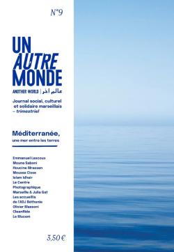 Couverture du journal Un autre monde (sommaire à gauche sur fond blanc et photo du ciel et de la mer à droite