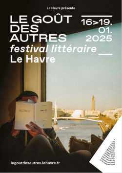 Affiche du festival : une personne assise lisant un livre