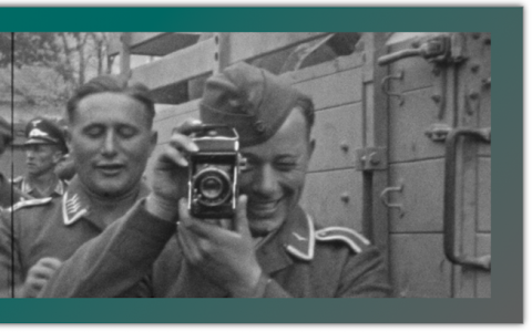 visuel du film dans l'oeil de l'occupant avec photo d'un soldat tenant un appareil photo