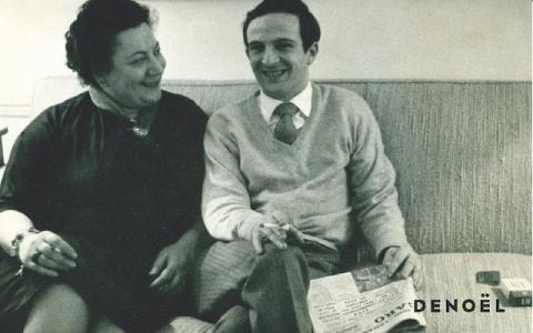 Photo en noir et blanc de Truffaut et Helen Scott, assis