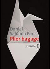 Couverture du livre de Daniel Saldana Paris, Plier bagage (un origami blanc sur fond noir)